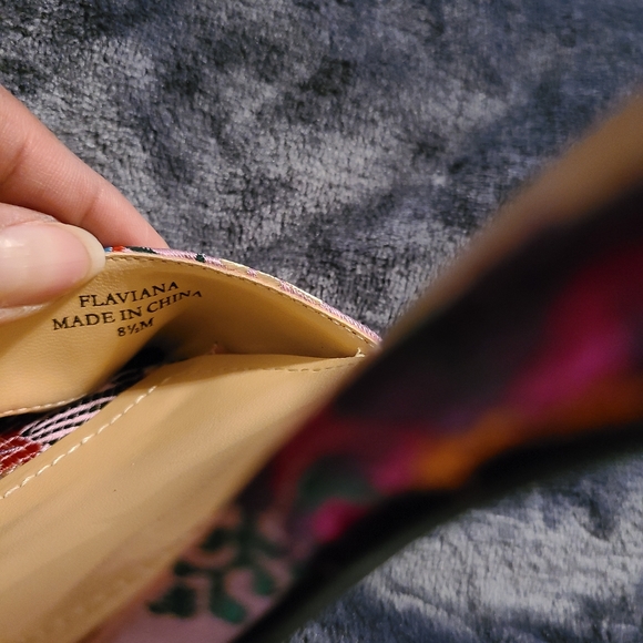 J Reneè Floral Sandals - Picture 4 of 7